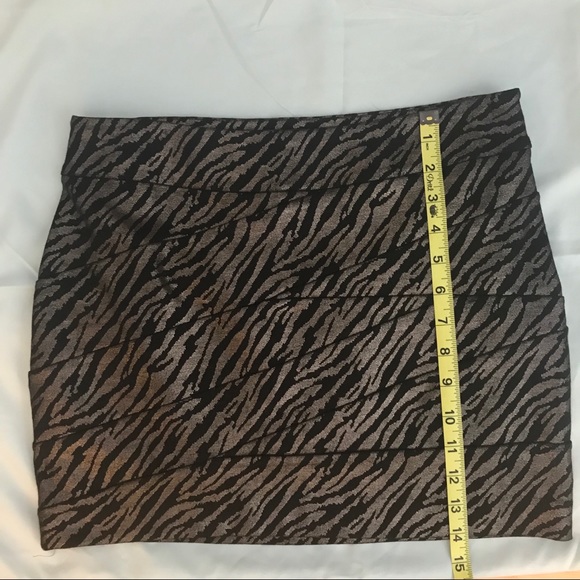 🔥SALE | Express Animal Print Skirt - Picture 3 of 6